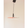 Geometryczna lampa wisząca w stylu Memphis.